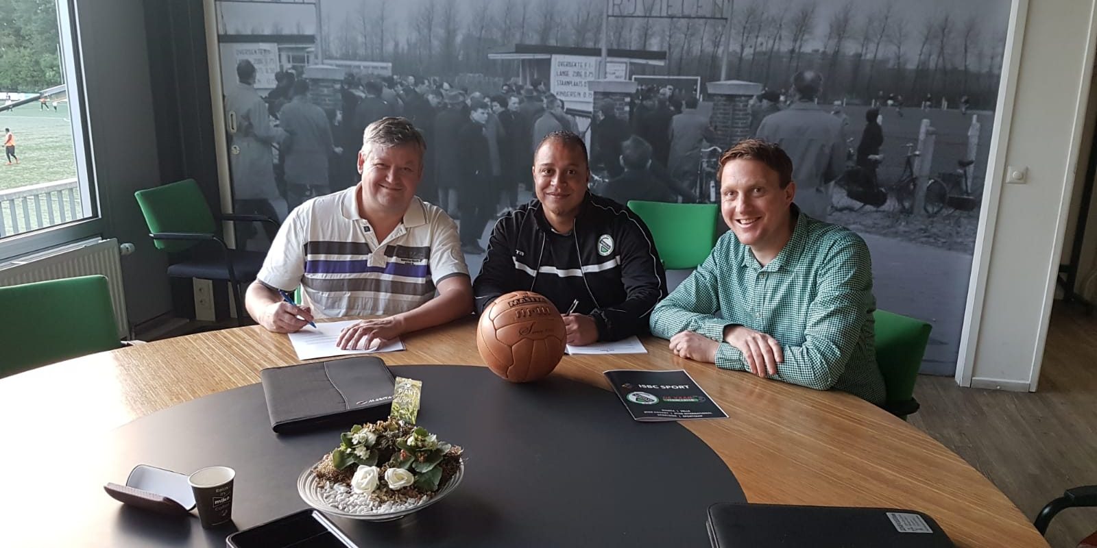 De Vaan verlenging kledingsponsor