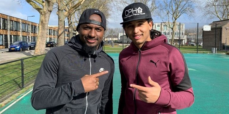 Jetro-Willems-links-met-de-Rotterdamse-panna-Koning-Easy-Man