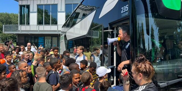 vertrek zaterdag bus in