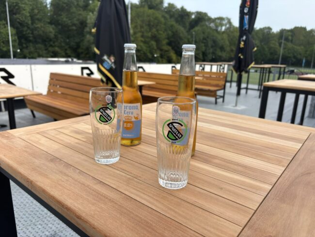 accomm-terrastafels met Sp glas